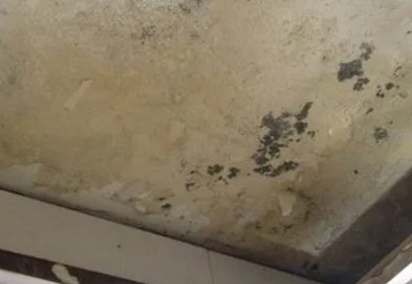 阳台漏水维修公司分享下卫生间渗水维修需要注意哪些问题。
